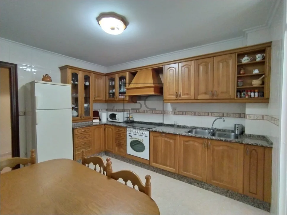 Voluminoso piso en el alto del castaño, narón