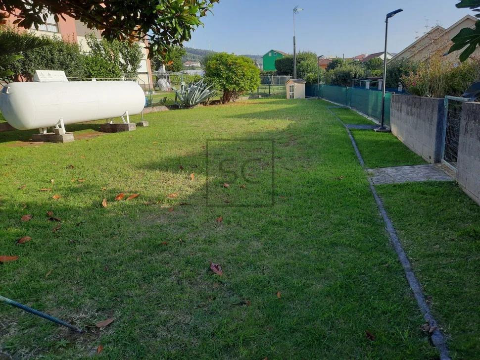 Pareado cercano a playa frouxeira para entrar a vivir en valdoviño, valdoviño