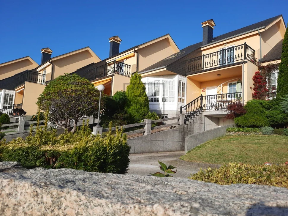 Pareado cercano a playa frouxeira para entrar a vivir en valdoviño, valdoviño