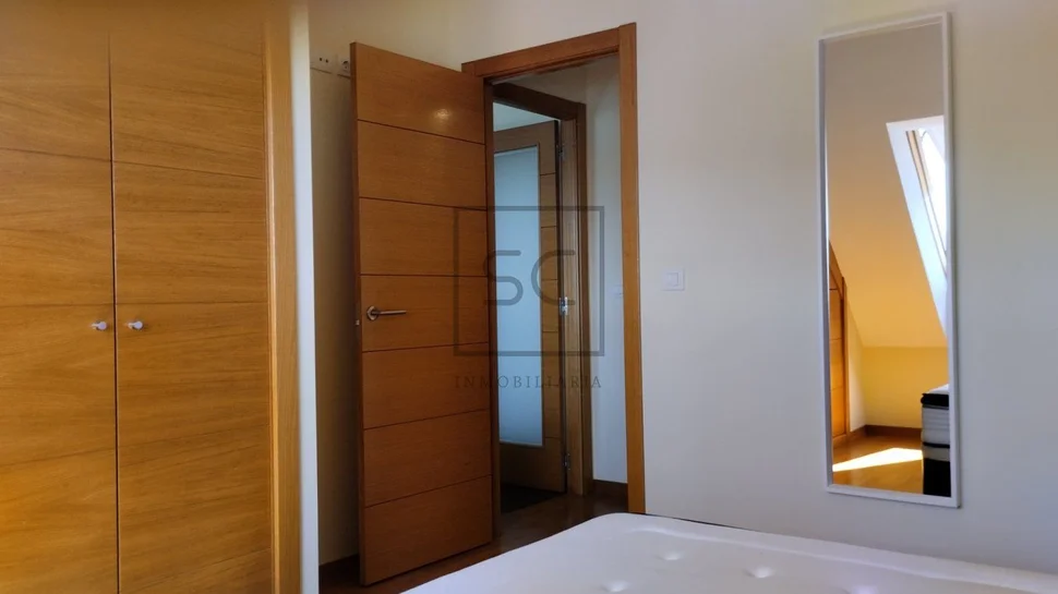 Fantástico ático en sada