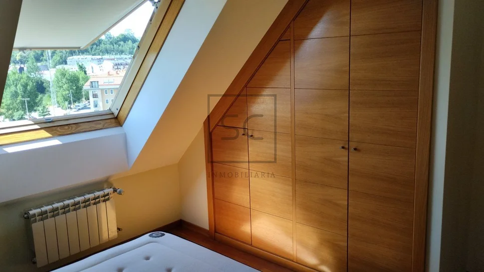 Fantástico ático en sada