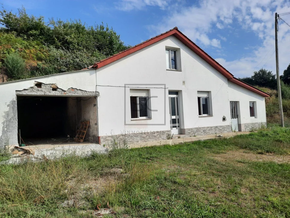 Casa unifamiliar para reforma parcial en san saturnino, san sandurniño