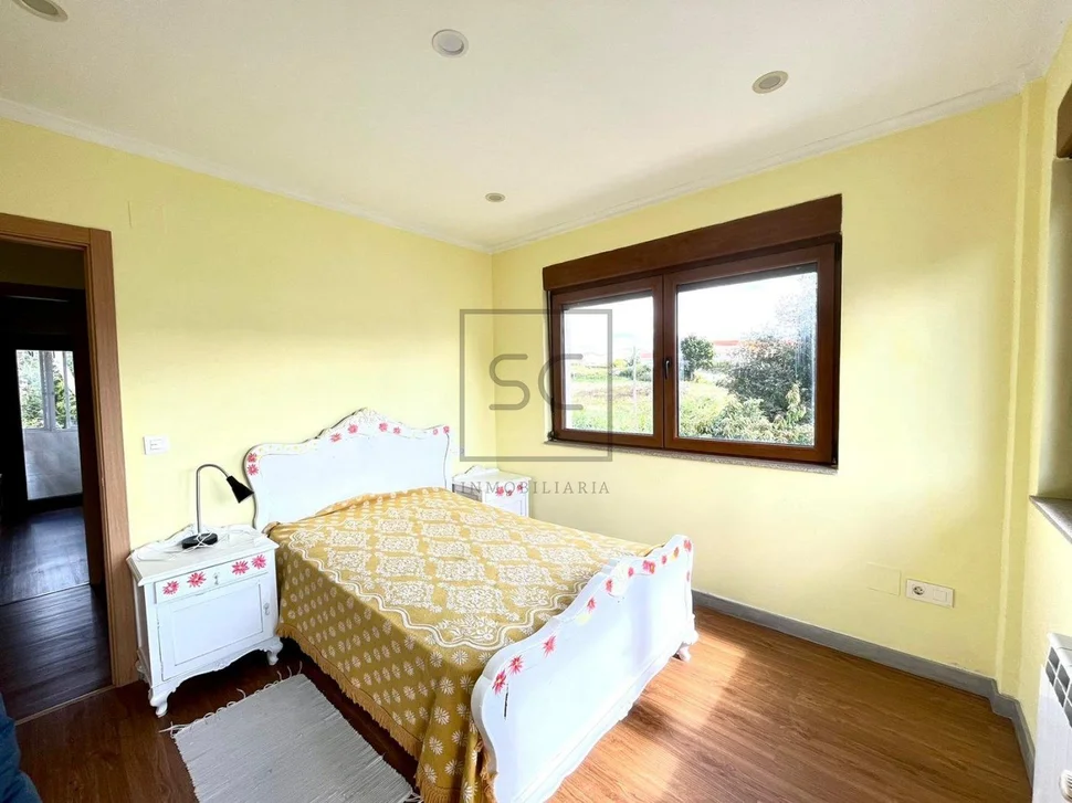 Bonita casa con jardín y terraza en zona céntrica narón