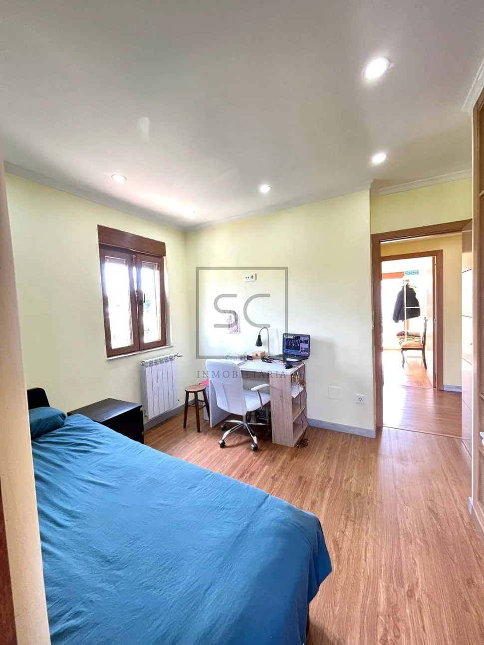 Bonita casa con jardín y terraza en zona céntrica narón