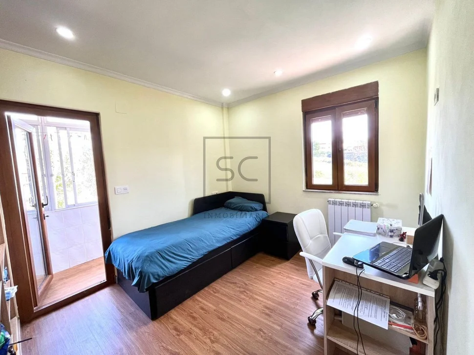 Bonita casa con jardín y terraza en zona céntrica narón