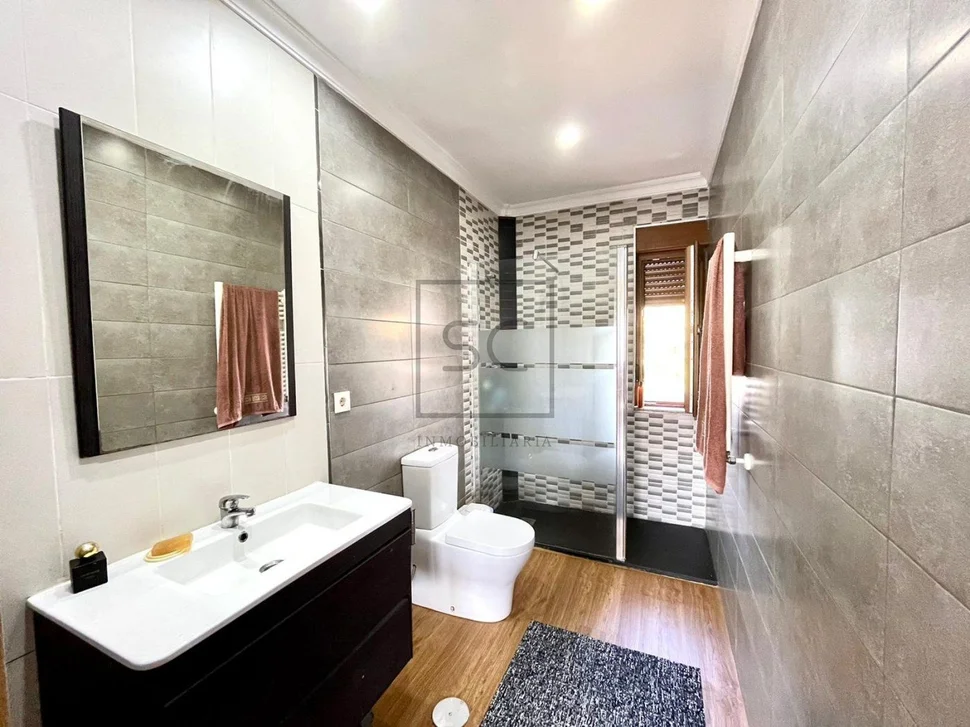 Bonita casa con jardín y terraza en zona céntrica narón