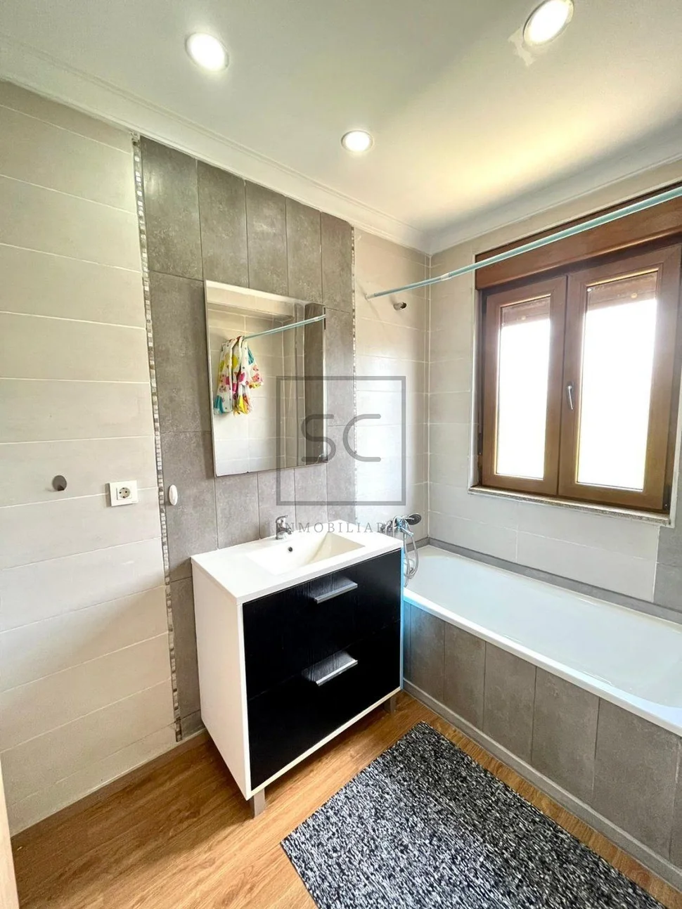 Bonita casa con jardín y terraza en zona céntrica narón