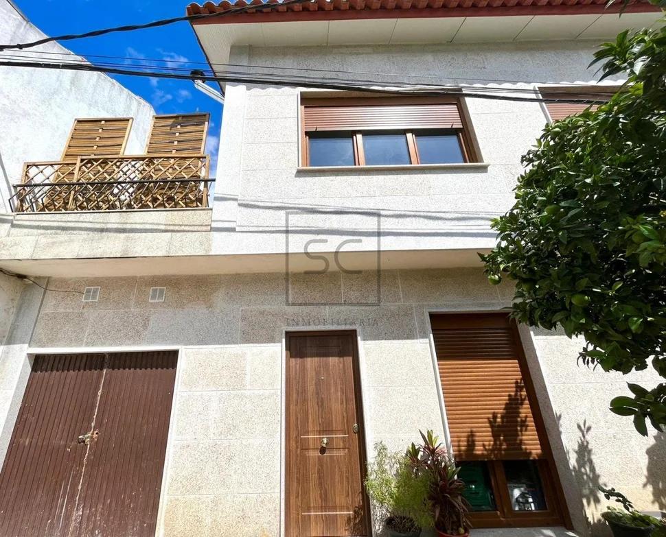Bonita casa con jardín y terraza en zona céntrica narón