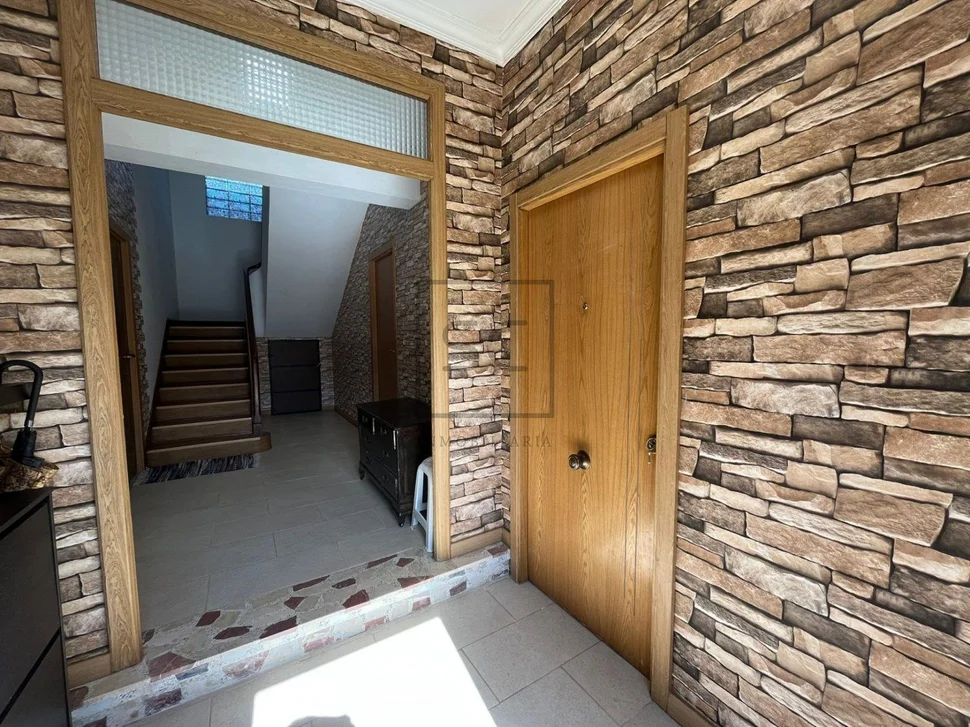 Bonita casa con jardín y terraza en zona céntrica narón