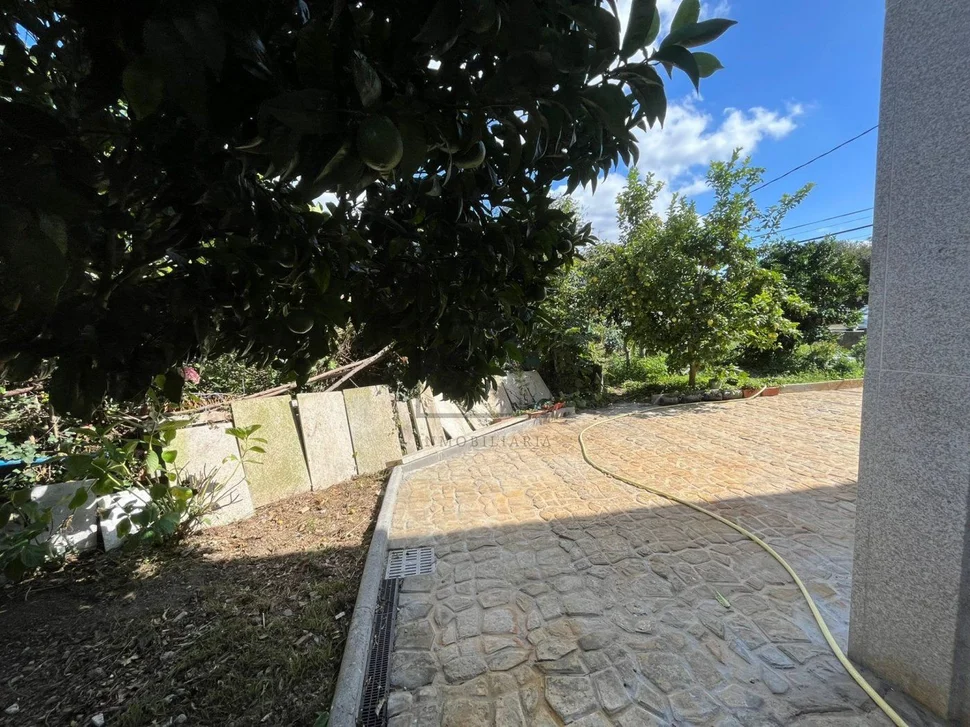 Bonita casa con jardín y terraza en zona céntrica narón