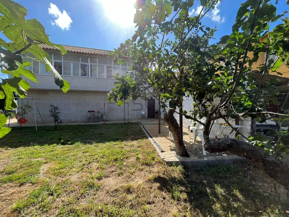 Bonita casa con jardín y terraza en zona céntrica narón