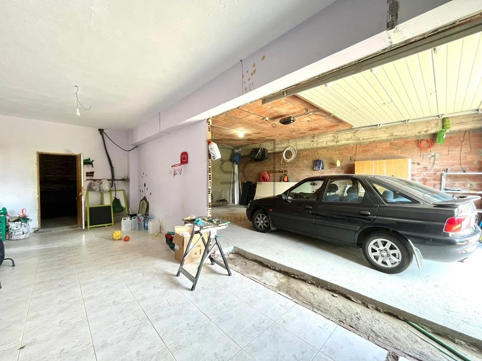 Bonita casa con jardín y terraza en zona céntrica narón