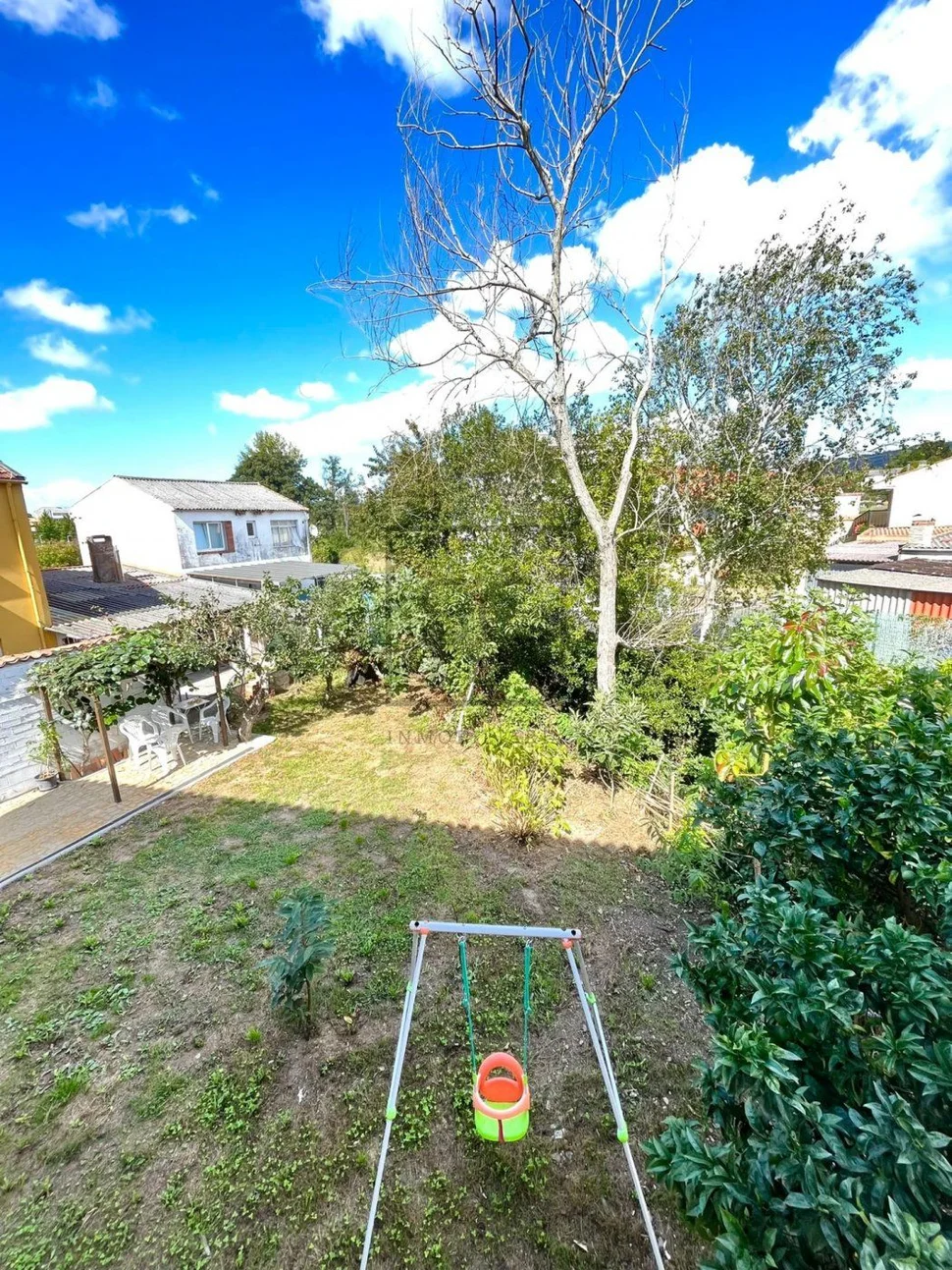 Bonita casa con jardín y terraza en zona céntrica narón