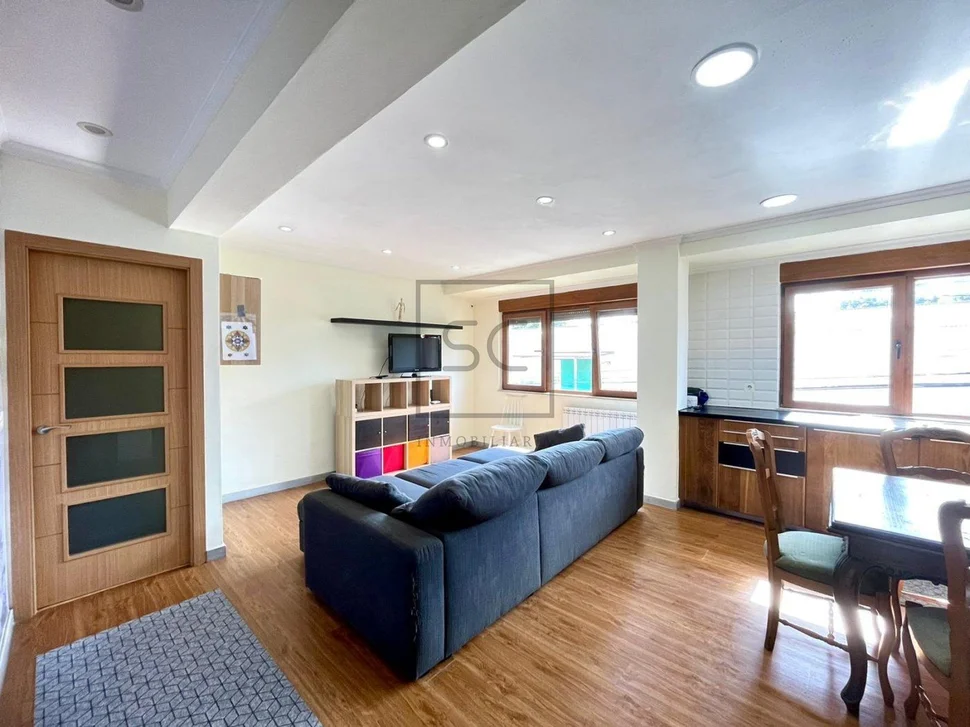 Bonita casa con jardín y terraza en zona céntrica narón