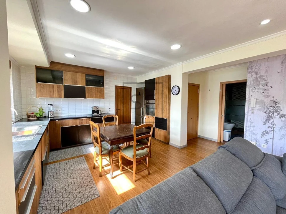 Bonita casa con jardín y terraza en zona céntrica narón