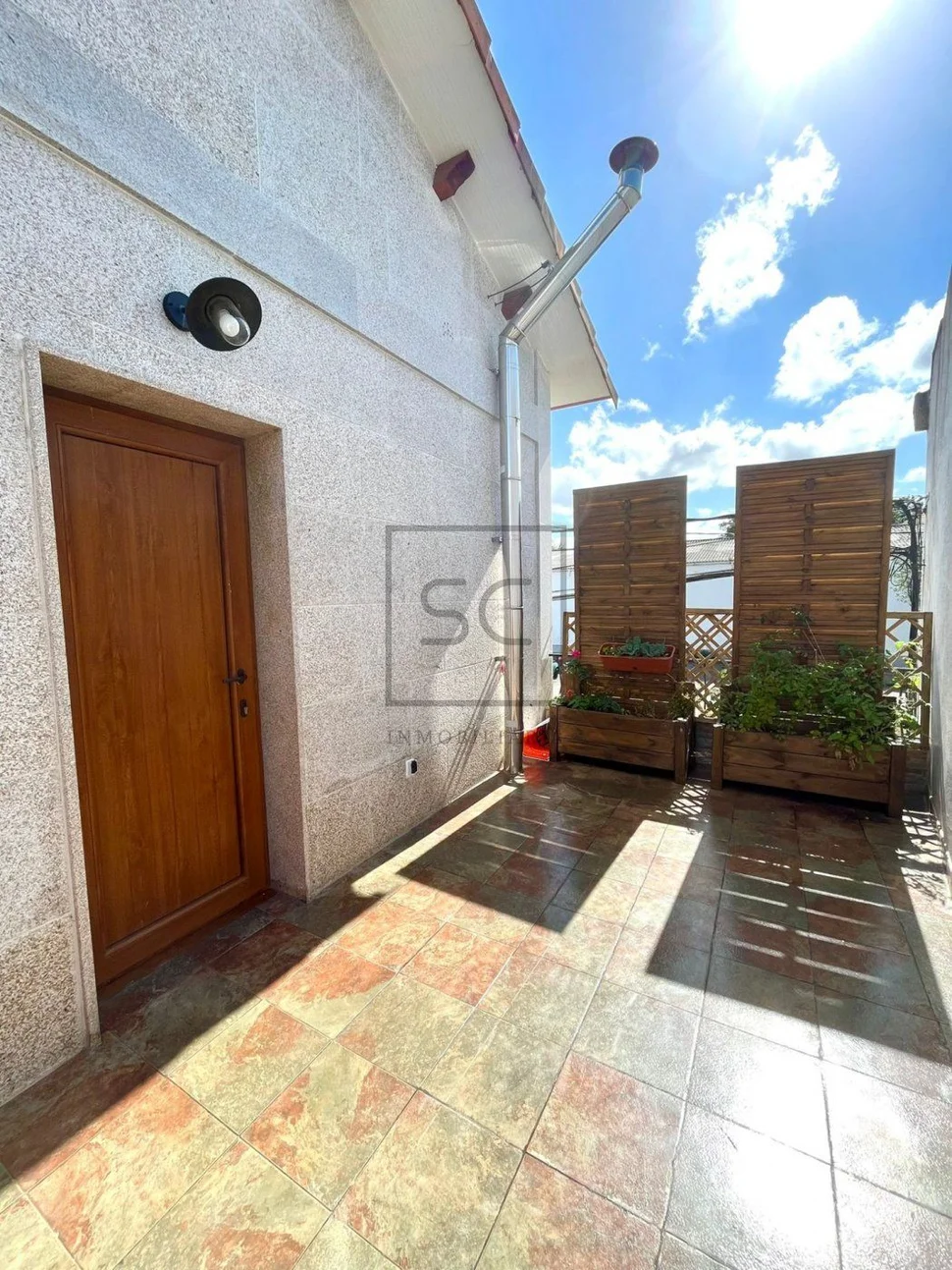 Bonita casa con jardín y terraza en zona céntrica narón