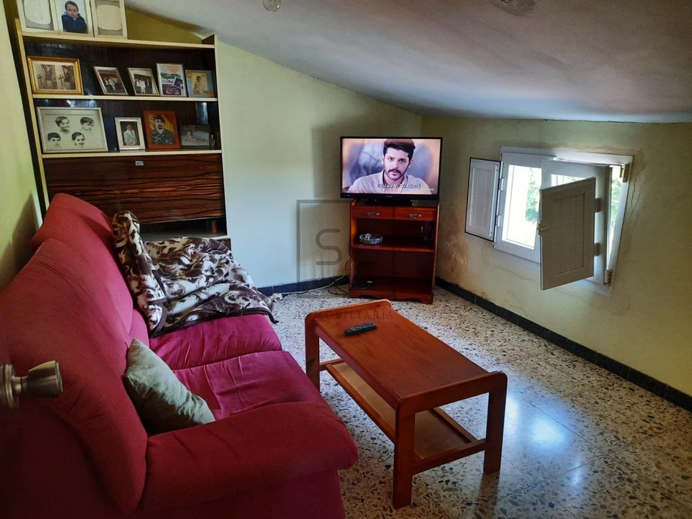 Horno panificador en funcionamiento con dos viviendas independientes en valdoviño, valdoviño