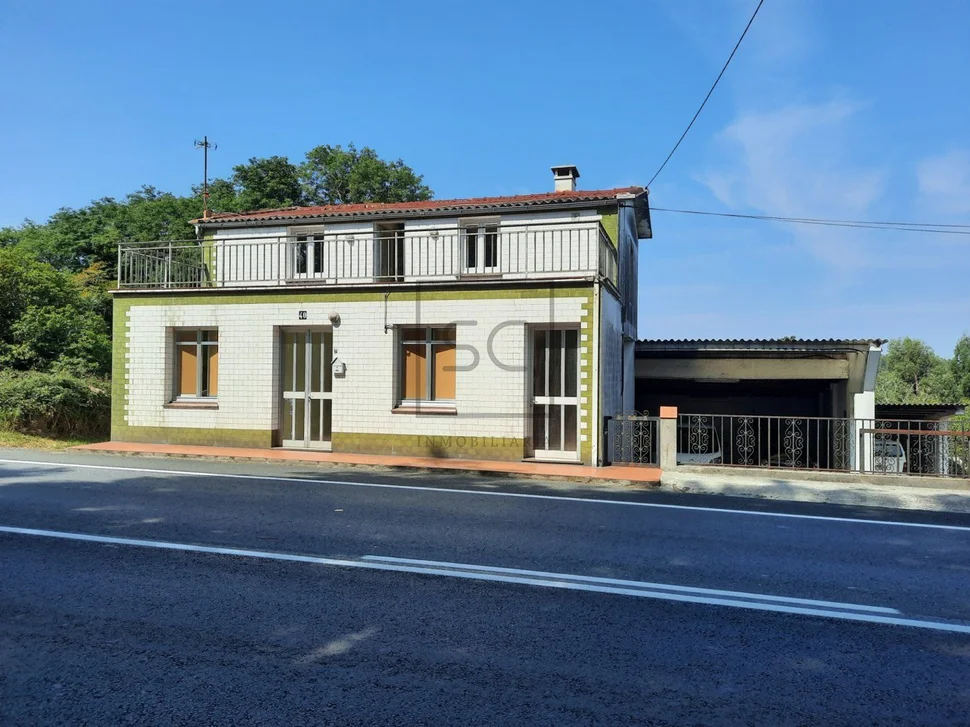 Horno panificador en funcionamiento con dos viviendas independientes en valdoviño, valdoviño