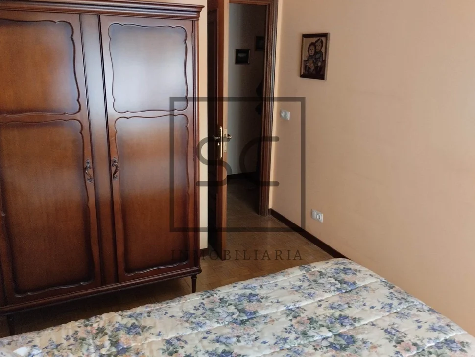 Amplio piso amueblado con garaje y ascensor en elviña, a coruña