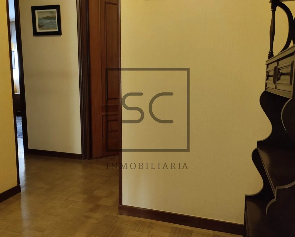 Amplio piso amueblado con garaje y ascensor en elviña, a coruña