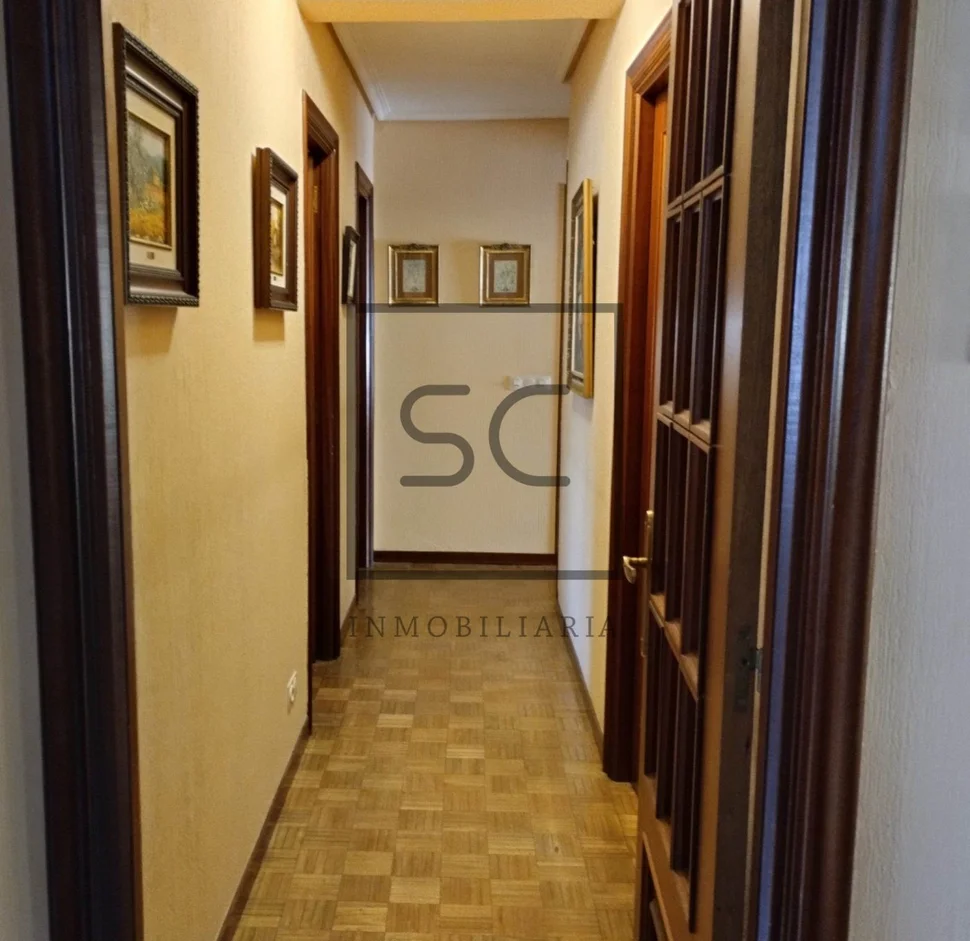 Amplio piso amueblado con garaje y ascensor en elviña, a coruña