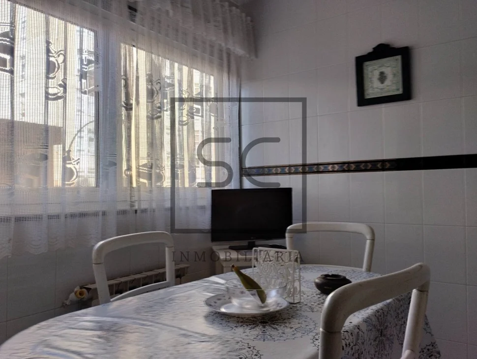 Amplio piso amueblado con garaje y ascensor en elviña, a coruña