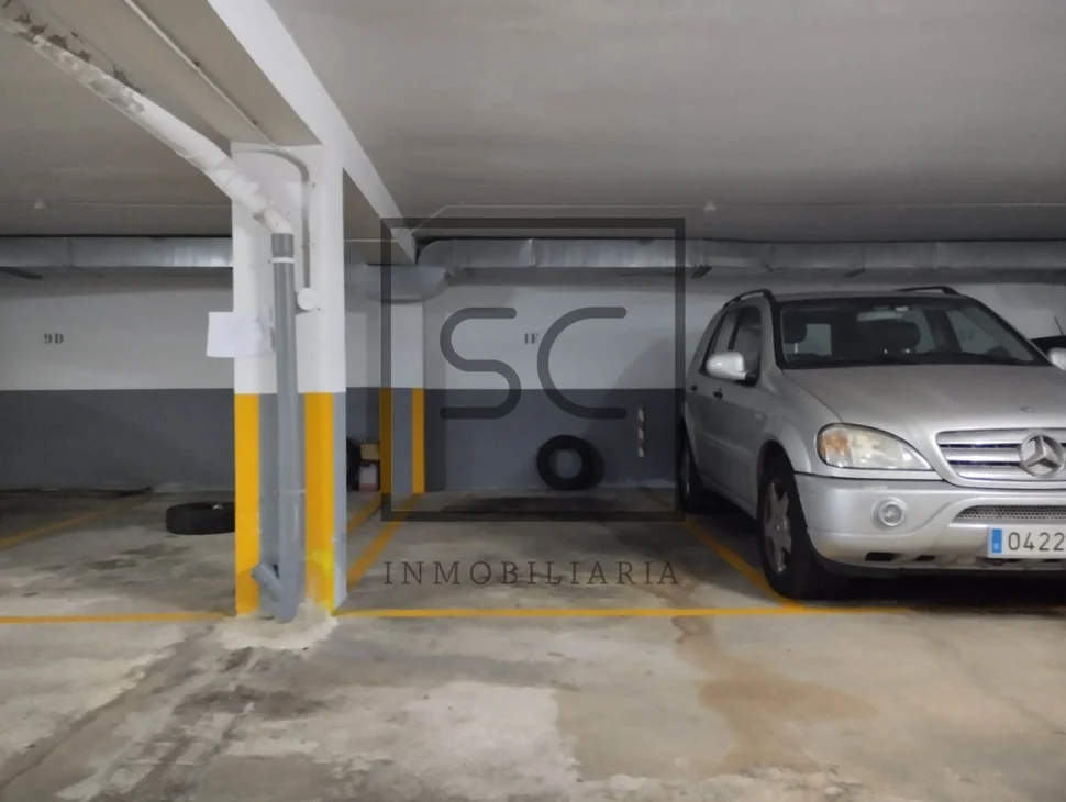 Amplio piso amueblado con garaje y ascensor en elviña, a coruña