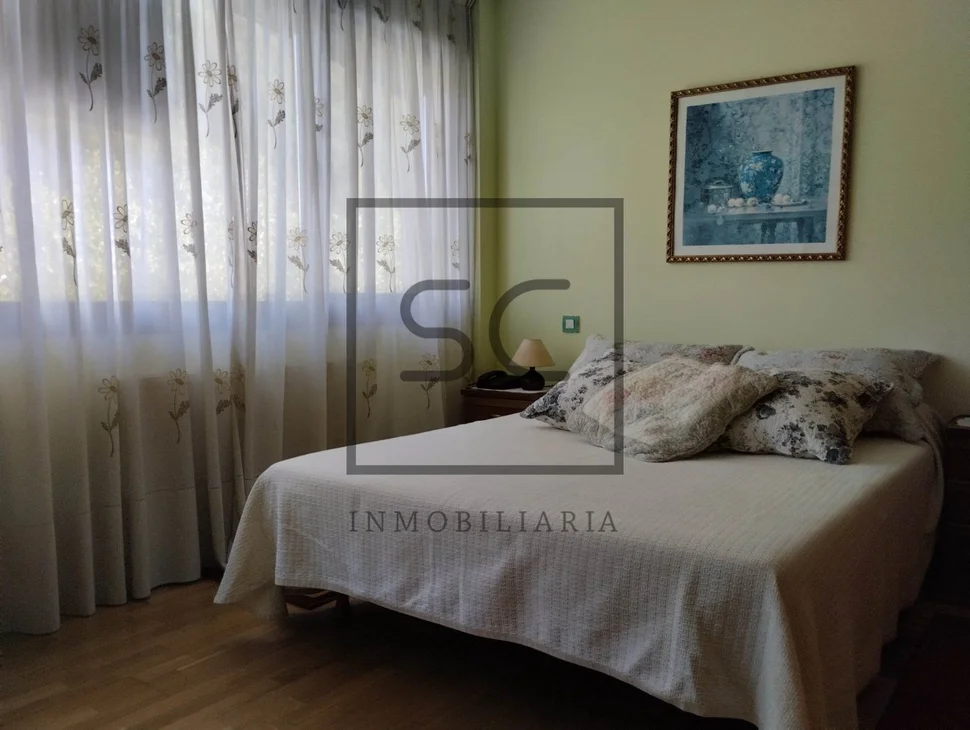 Coqueto chalet pareado con jardín en sigrás, cambre