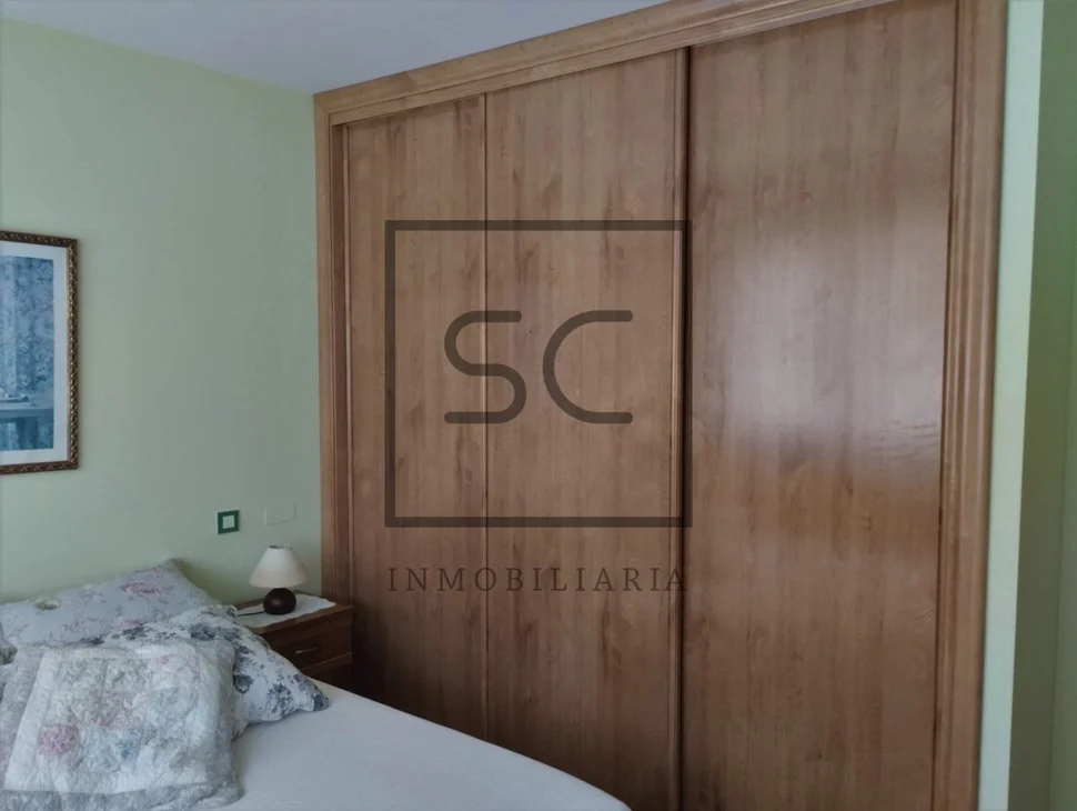 Coqueto chalet pareado con jardín en sigrás, cambre