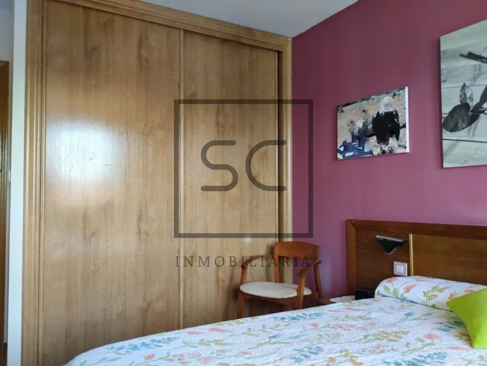 Coqueto chalet pareado con jardín en sigrás, cambre