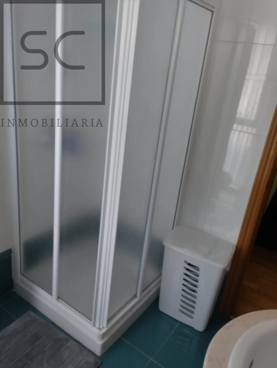 Coqueto chalet pareado con jardín en sigrás, cambre