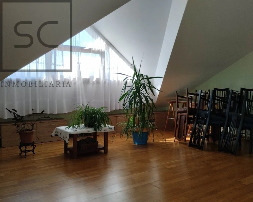 Coqueto chalet pareado con jardín en sigrás, cambre