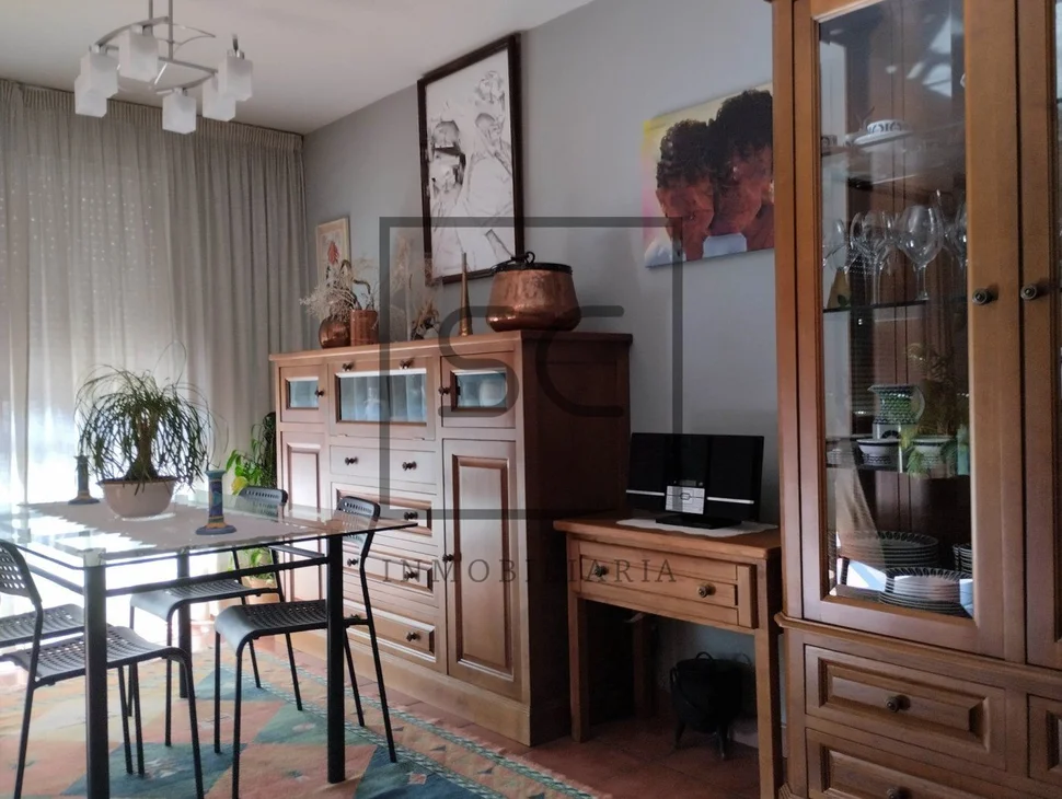 Coqueto chalet pareado con jardín en sigrás, cambre