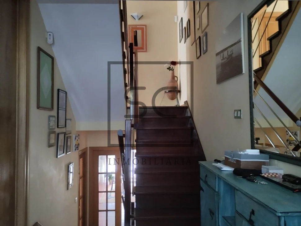 Coqueto chalet pareado con jardín en sigrás, cambre