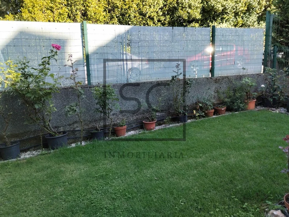 Coqueto chalet pareado con jardín en sigrás, cambre