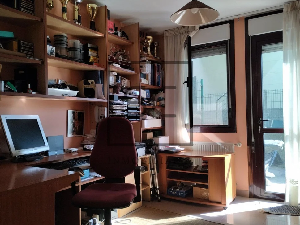 Coqueto chalet pareado con jardín en sigrás, cambre