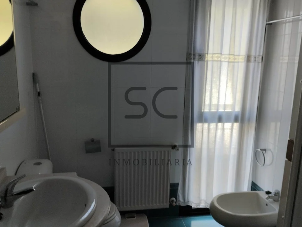 Coqueto chalet pareado con jardín en sigrás, cambre