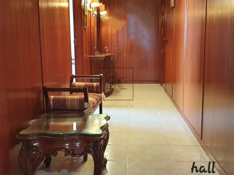 Piso con garaje y patio en magdalena, ferrol