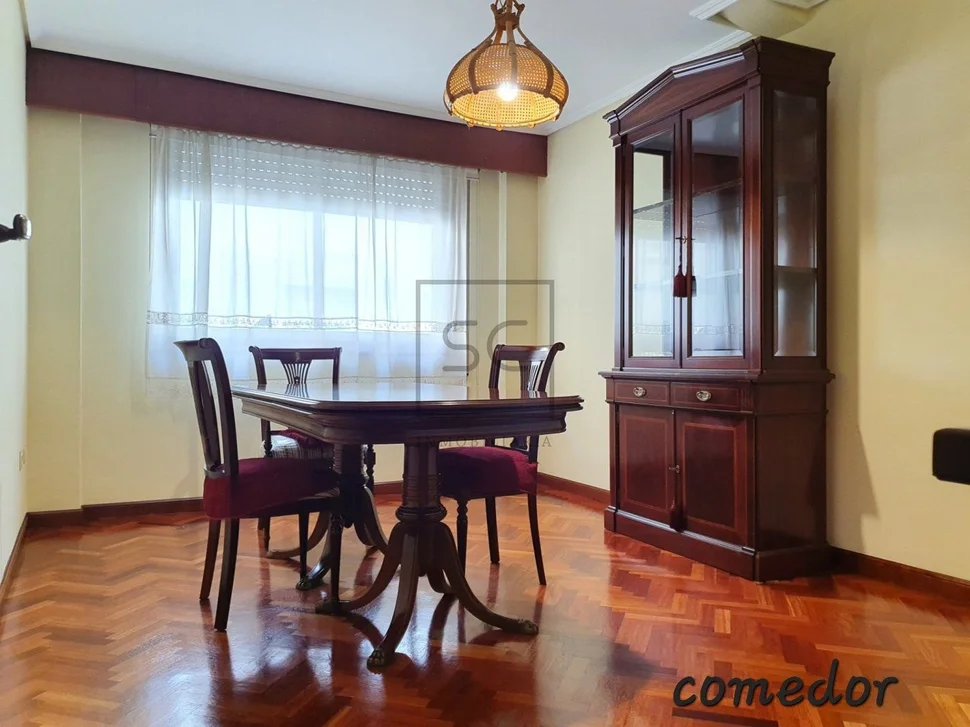 Piso con garaje y patio en magdalena, ferrol