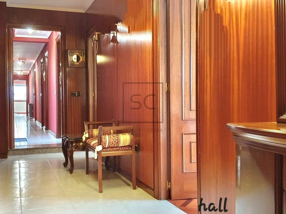 Piso con garaje y patio en magdalena, ferrol