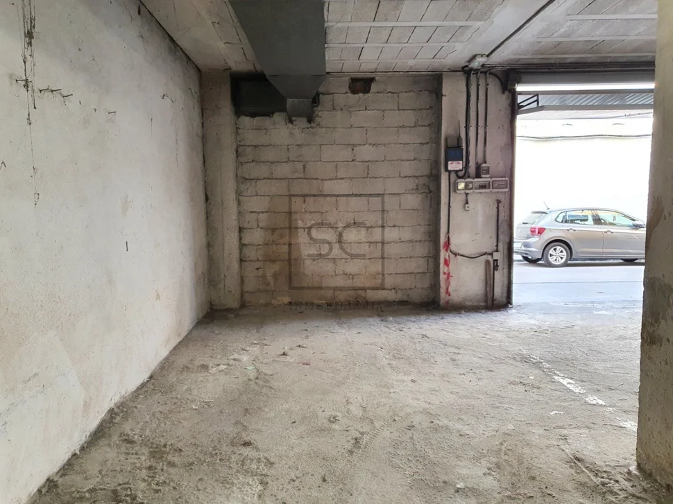 Piso con garaje y patio en magdalena, ferrol