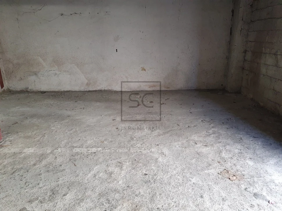 Piso con garaje y patio en magdalena, ferrol