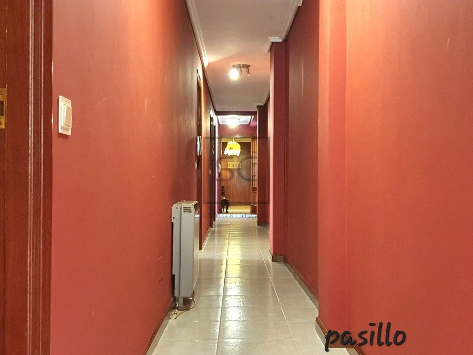 Piso con garaje y patio en magdalena, ferrol