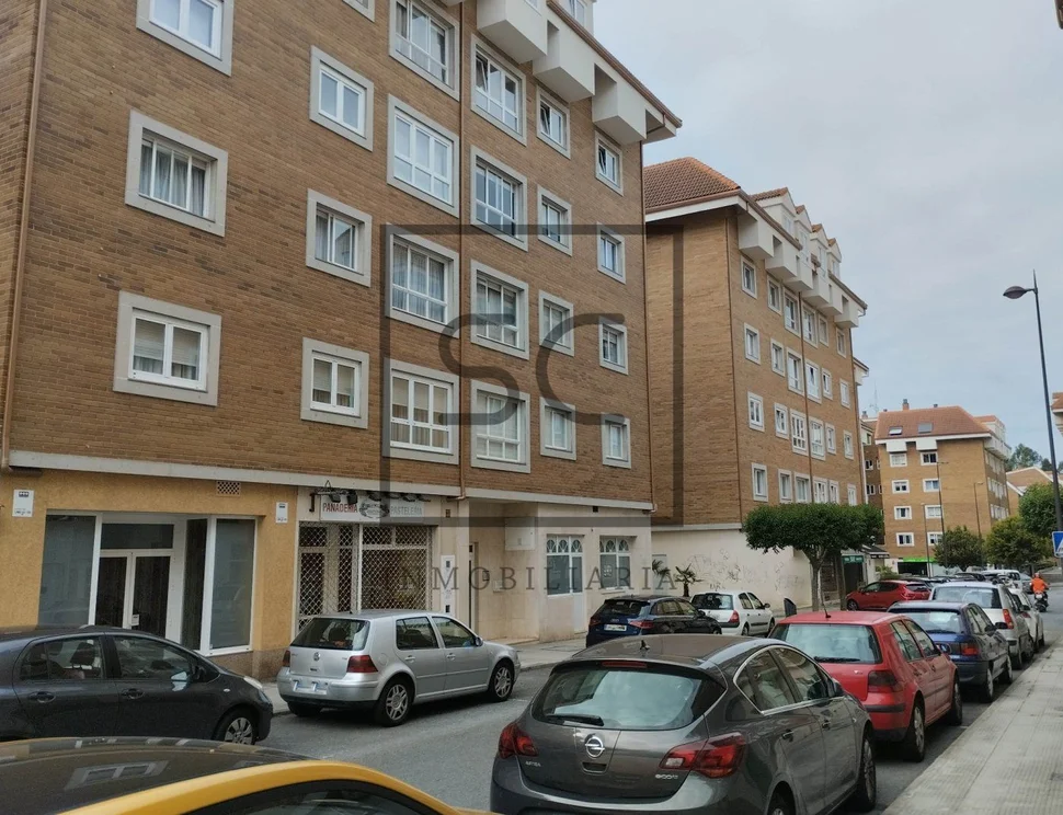 Piso amplio con ascensor, garaje y trastero