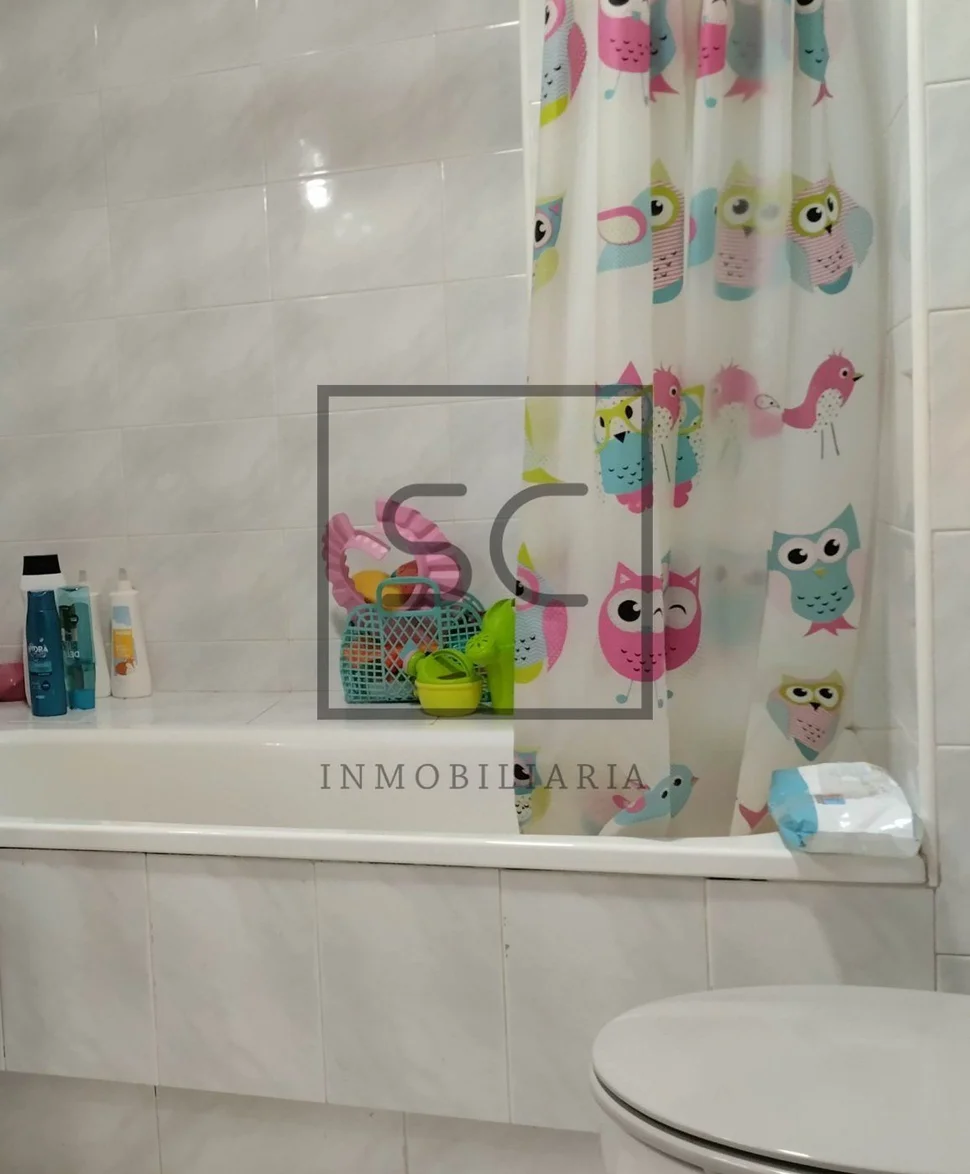 Piso amplio con ascensor, garaje y trastero