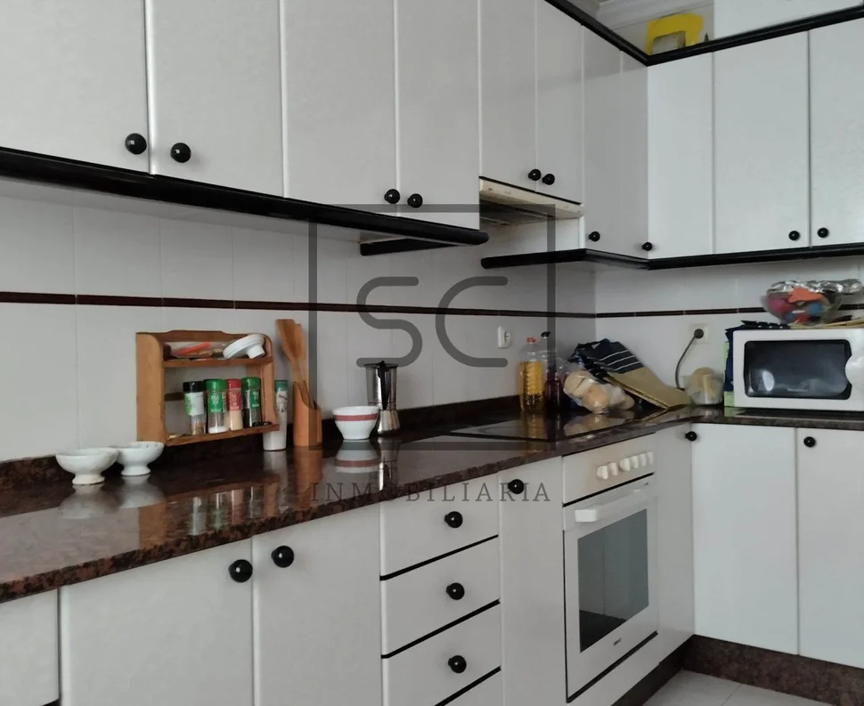 Piso amplio con ascensor, garaje y trastero