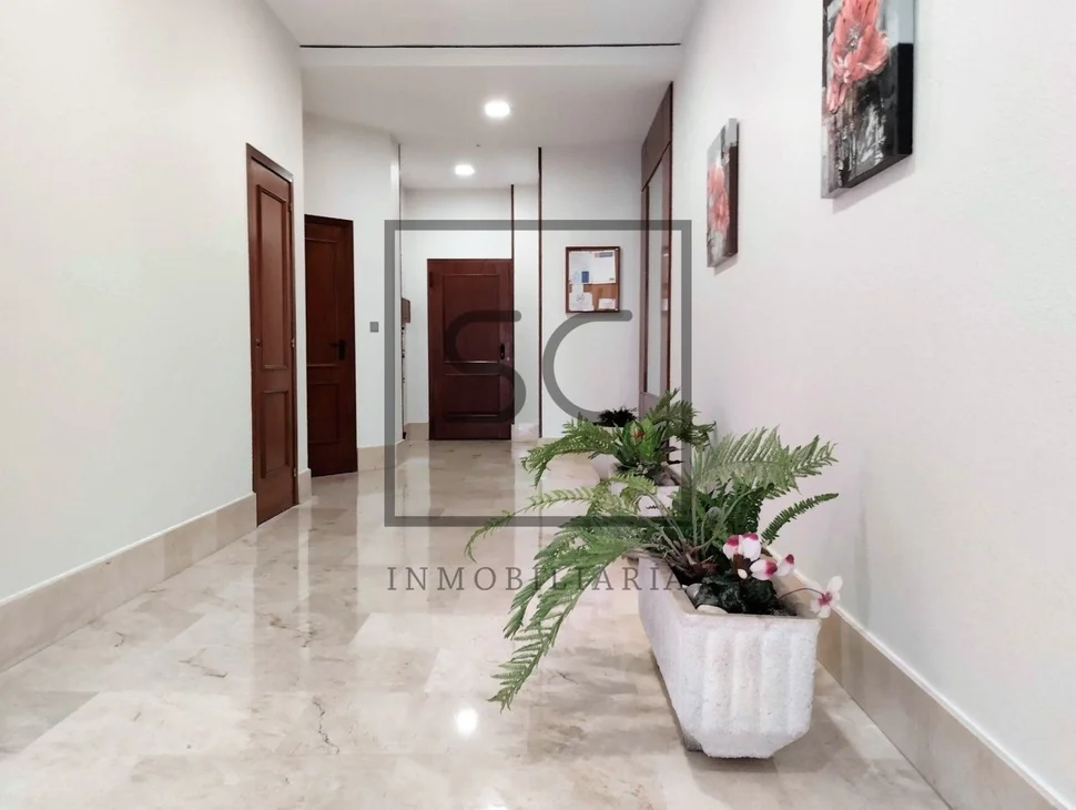 Piso amplio con ascensor, garaje y trastero