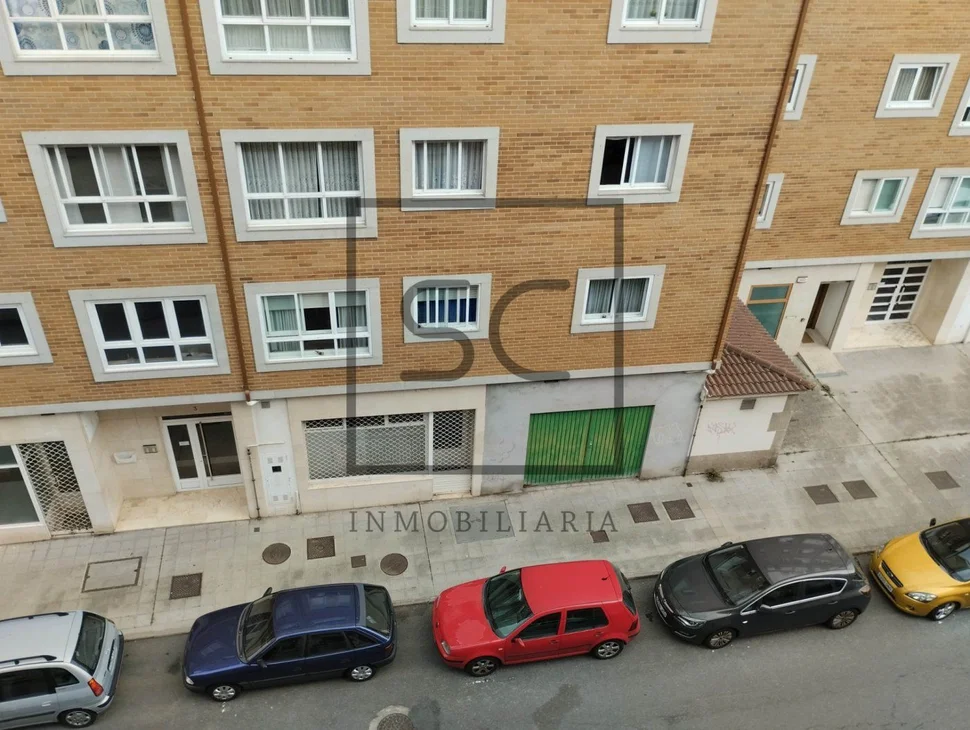 Piso amplio con ascensor, garaje y trastero