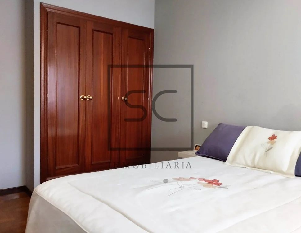 Piso amplio con ascensor, garaje y trastero