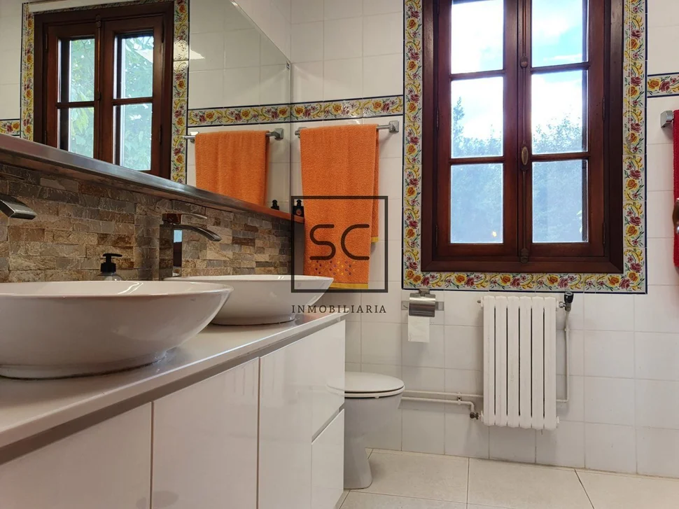 Chalet con piscina y finca en maniños, fene